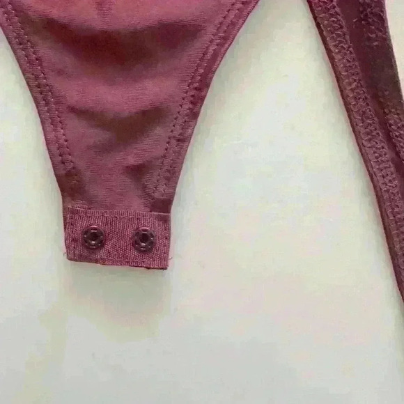 Women’s Sincerely Jules long sleeve body suit NWT size small, burgundy. - Picture 8 of 9